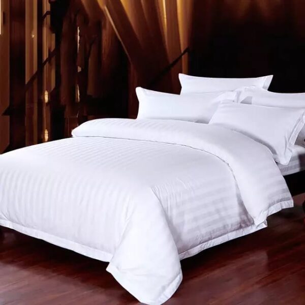 Duvets cover striped with 2 pillow cases, one bedsheet and duvet cover